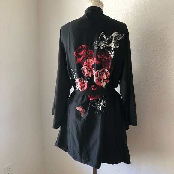 Japna Lounge Other - Japna Lounge Black Satin Robe with Rose Print
